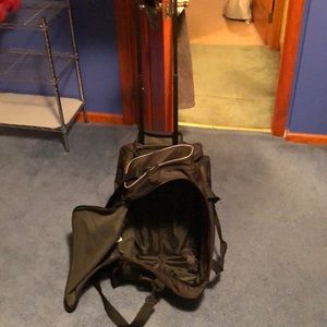 Rolling duffle bag